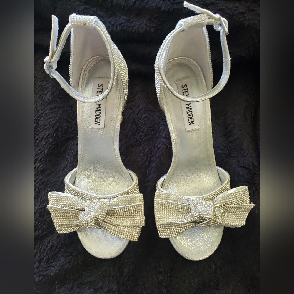 Steve Madden Glittering Silver Bow Heels